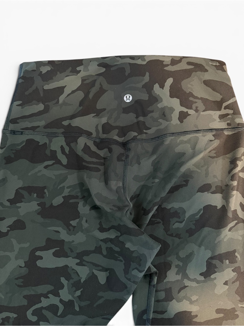 lululemon athletica Women's High-Rise Camo Bike Shorts - Olive/Black
